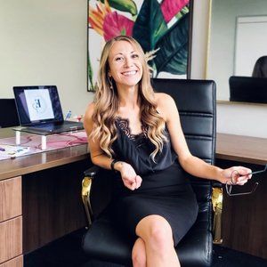 Meet your Posher, Elicia